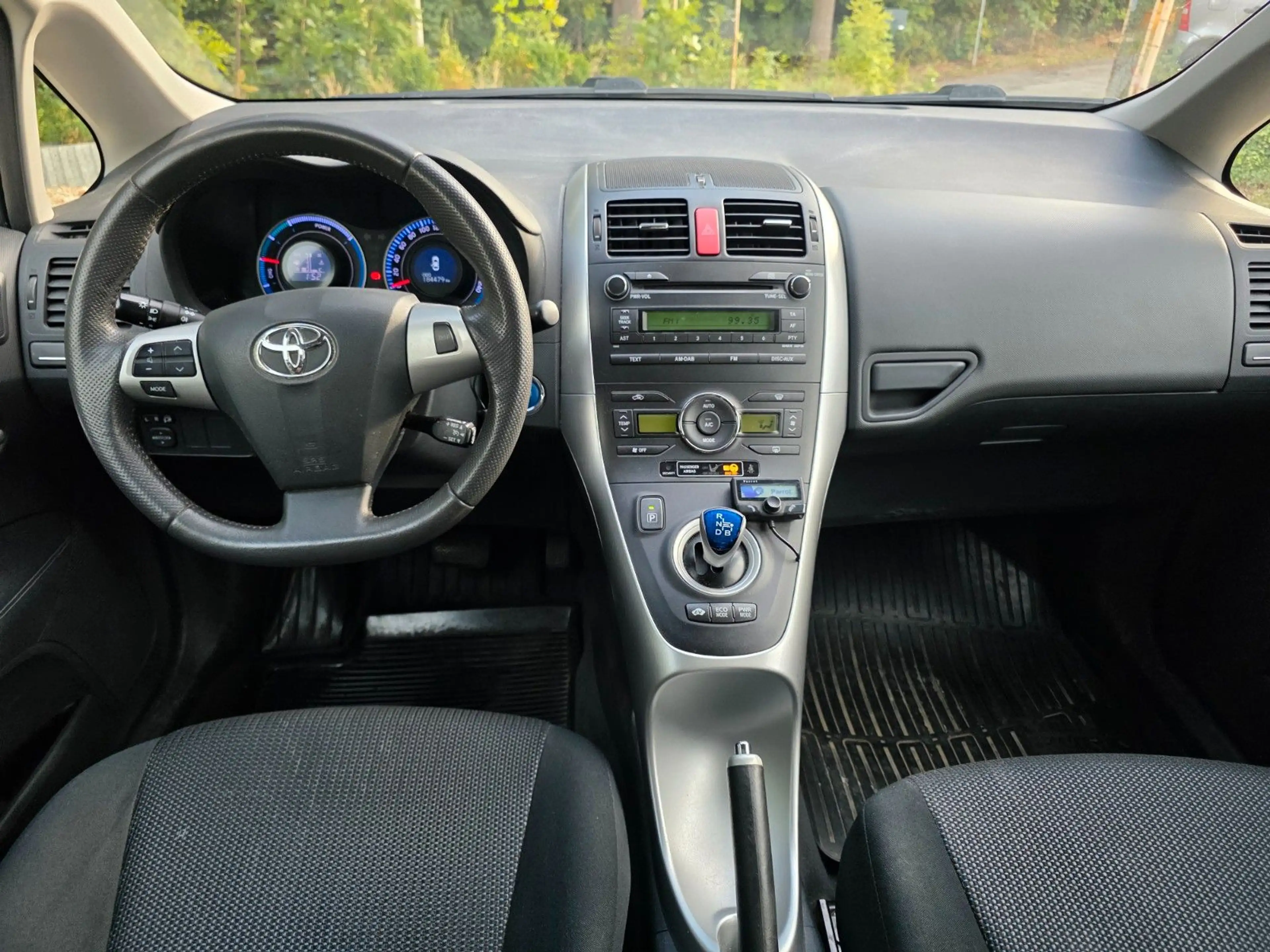 Toyota Auris 1.8 Hybrid Life — photo 11