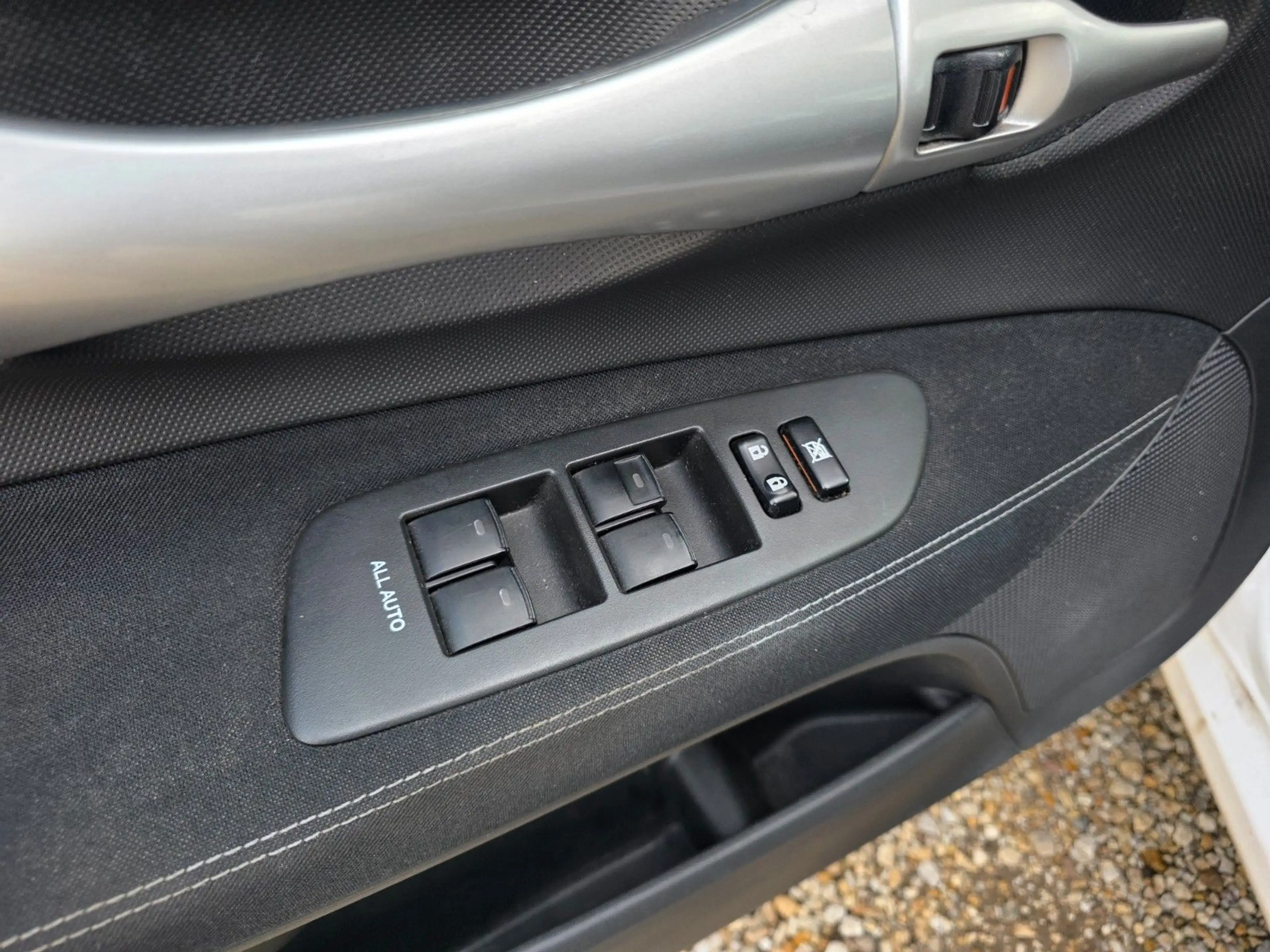 Toyota Auris 1.8 Hybrid Life — photo 13