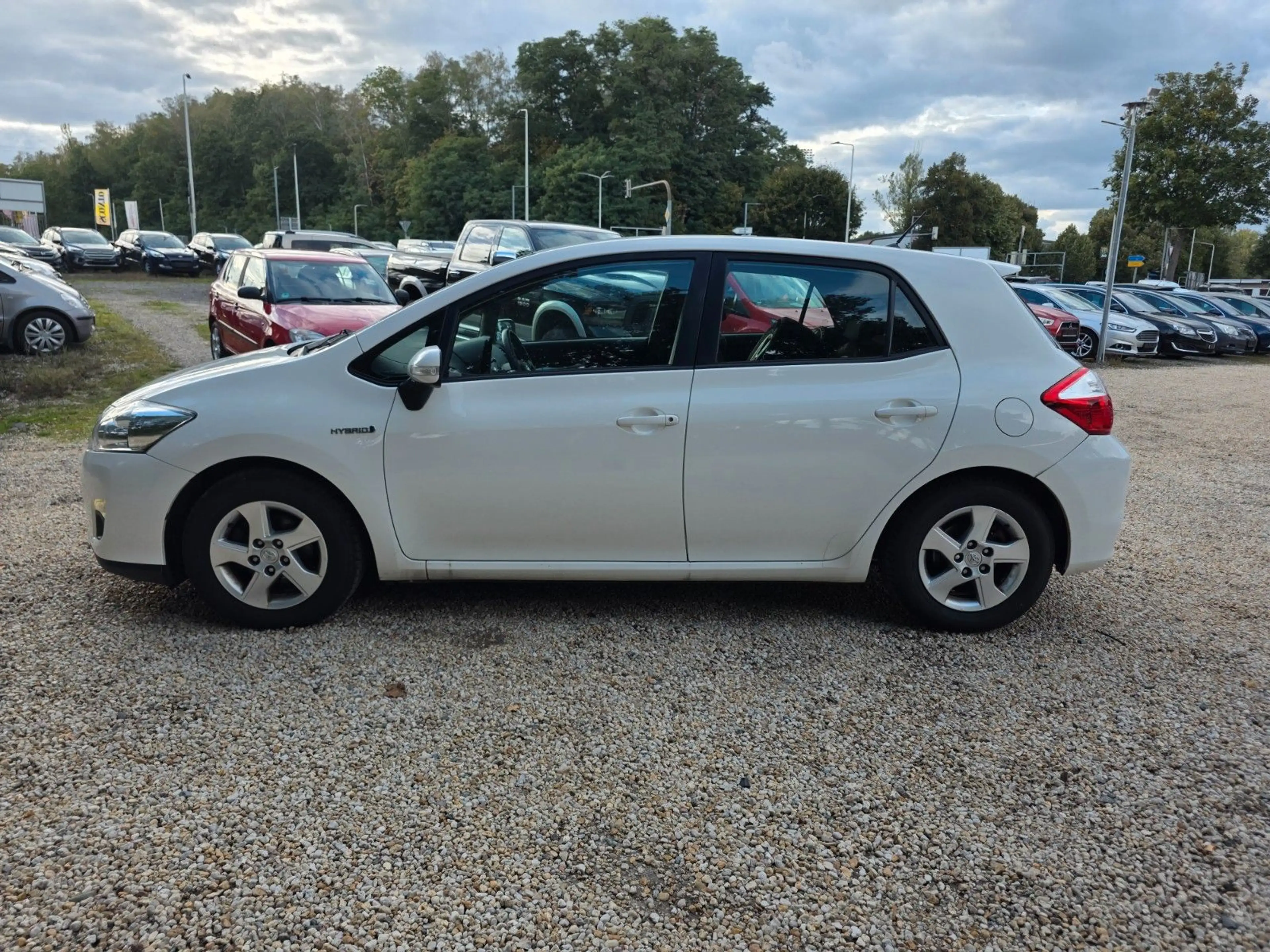 Toyota Auris 1.8 Hybrid Life — photo 9