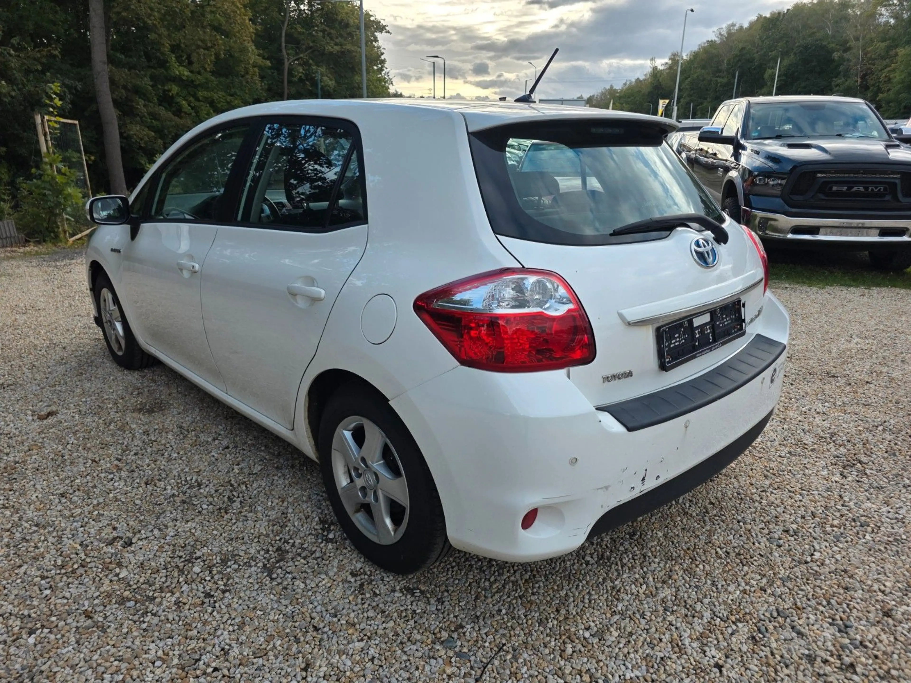 Toyota Auris 1.8 Hybrid Life — photo 8