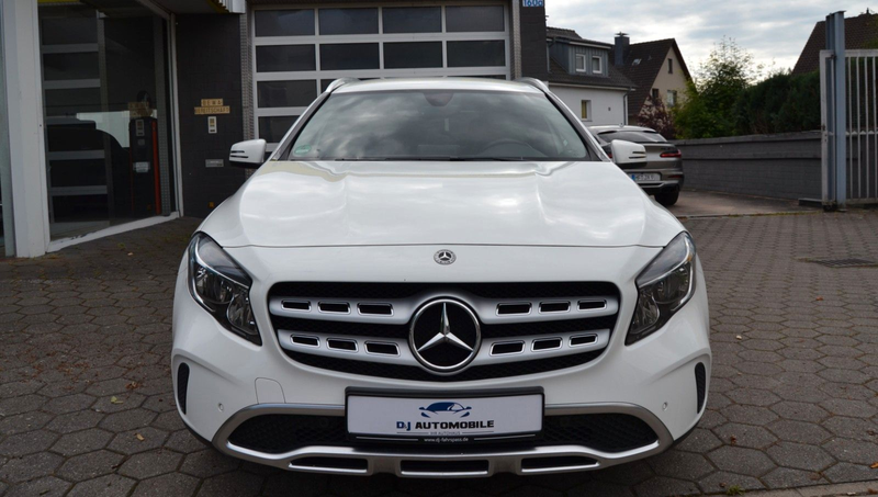 Mercedes-Benz GLA 180 GLA180*Kamera*AHK*wenig KM*Tempomat*Automatik* — photo 2