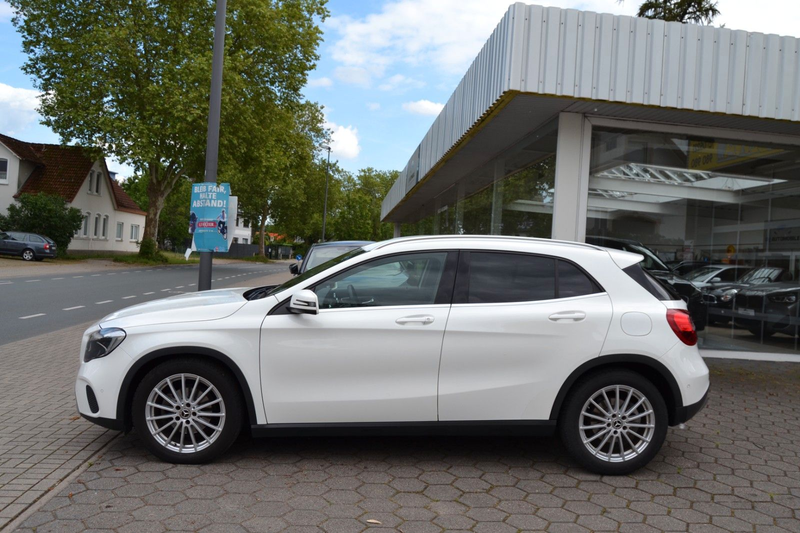 Mercedes-Benz GLA 180 GLA180*Kamera*AHK*wenig KM*Tempomat*Automatik* — photo 4