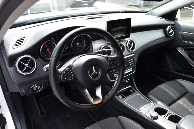 Mercedes-Benz GLA 180 GLA180*Kamera*AHK*wenig KM*Tempomat*Automatik* — photo 9