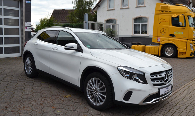 Mercedes-Benz GLA 180 GLA180*Kamera*AHK*wenig KM*Tempomat*Automatik* — photo 3