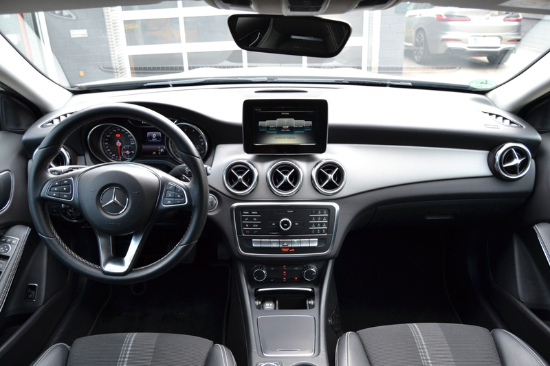 Mercedes-Benz GLA 180 GLA180*Kamera*AHK*wenig KM*Tempomat*Automatik* — photo 13