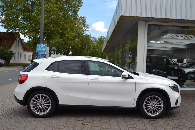 Mercedes-Benz GLA 180 GLA180*Kamera*AHK*wenig KM*Tempomat*Automatik* — photo 5