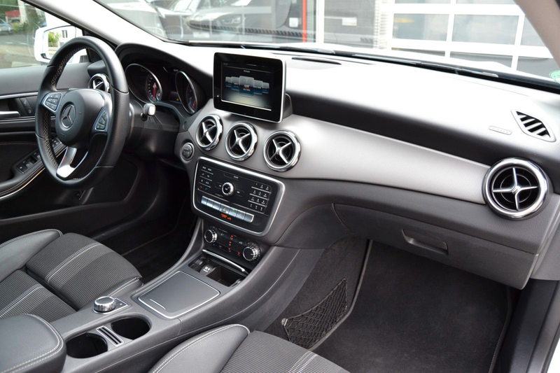 Mercedes-Benz GLA 180 GLA180*Kamera*AHK*wenig KM*Tempomat*Automatik* — photo 14