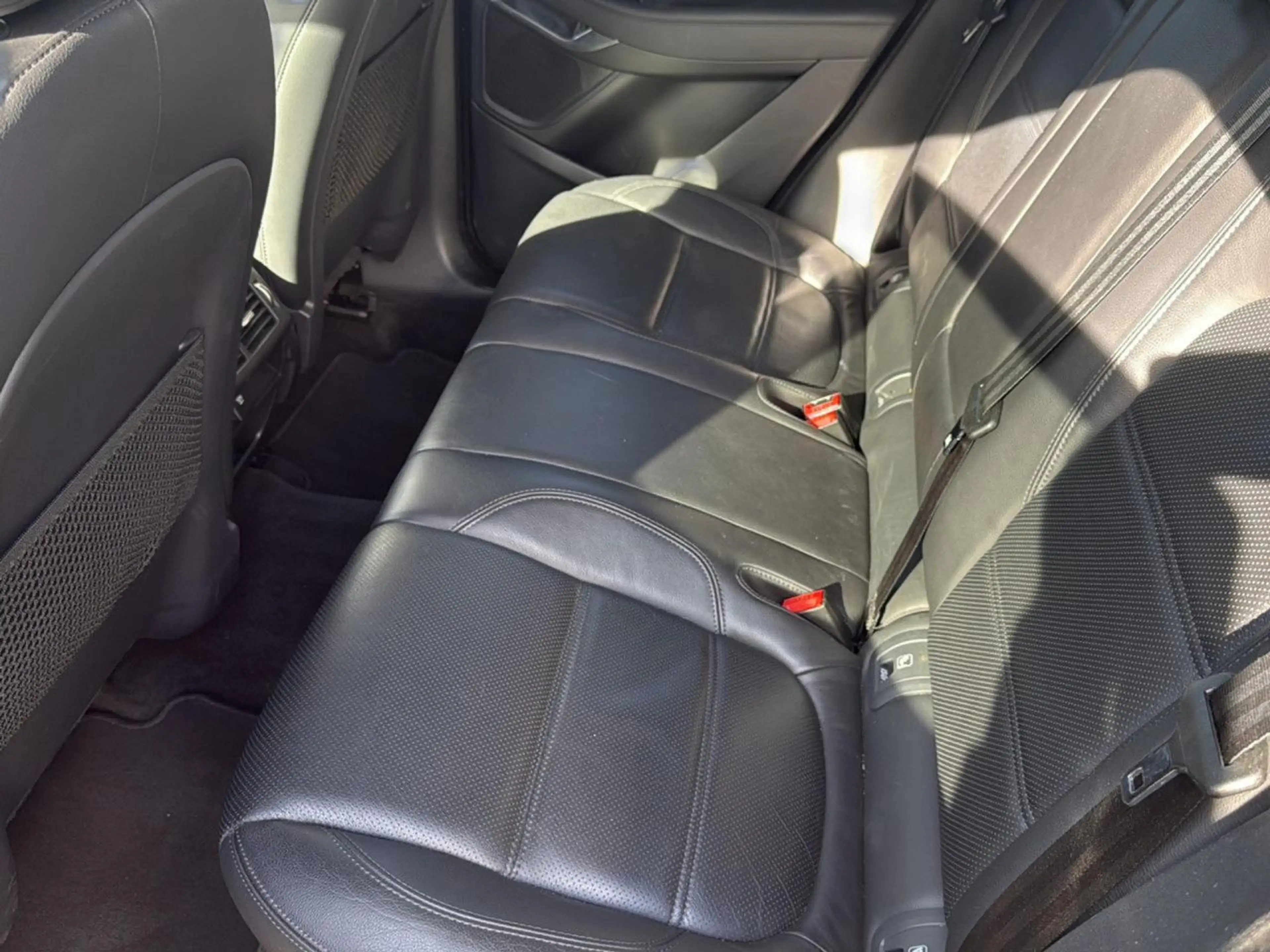 Jaguar E-Pace P200 AWD S Bluetooth Navi LED Vollleder — photo 11