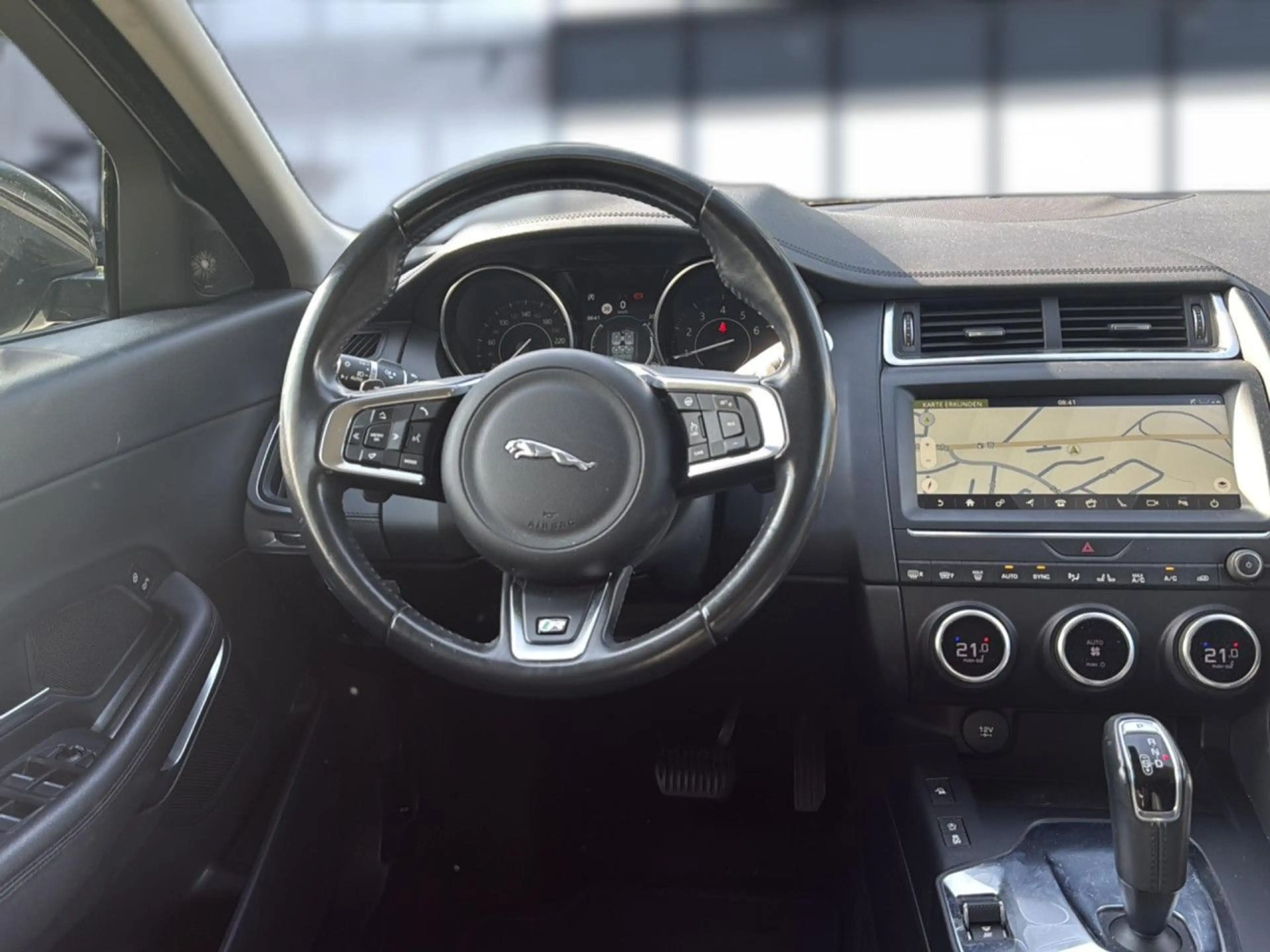 Jaguar E-Pace P200 AWD S Bluetooth Navi LED Vollleder — photo 9