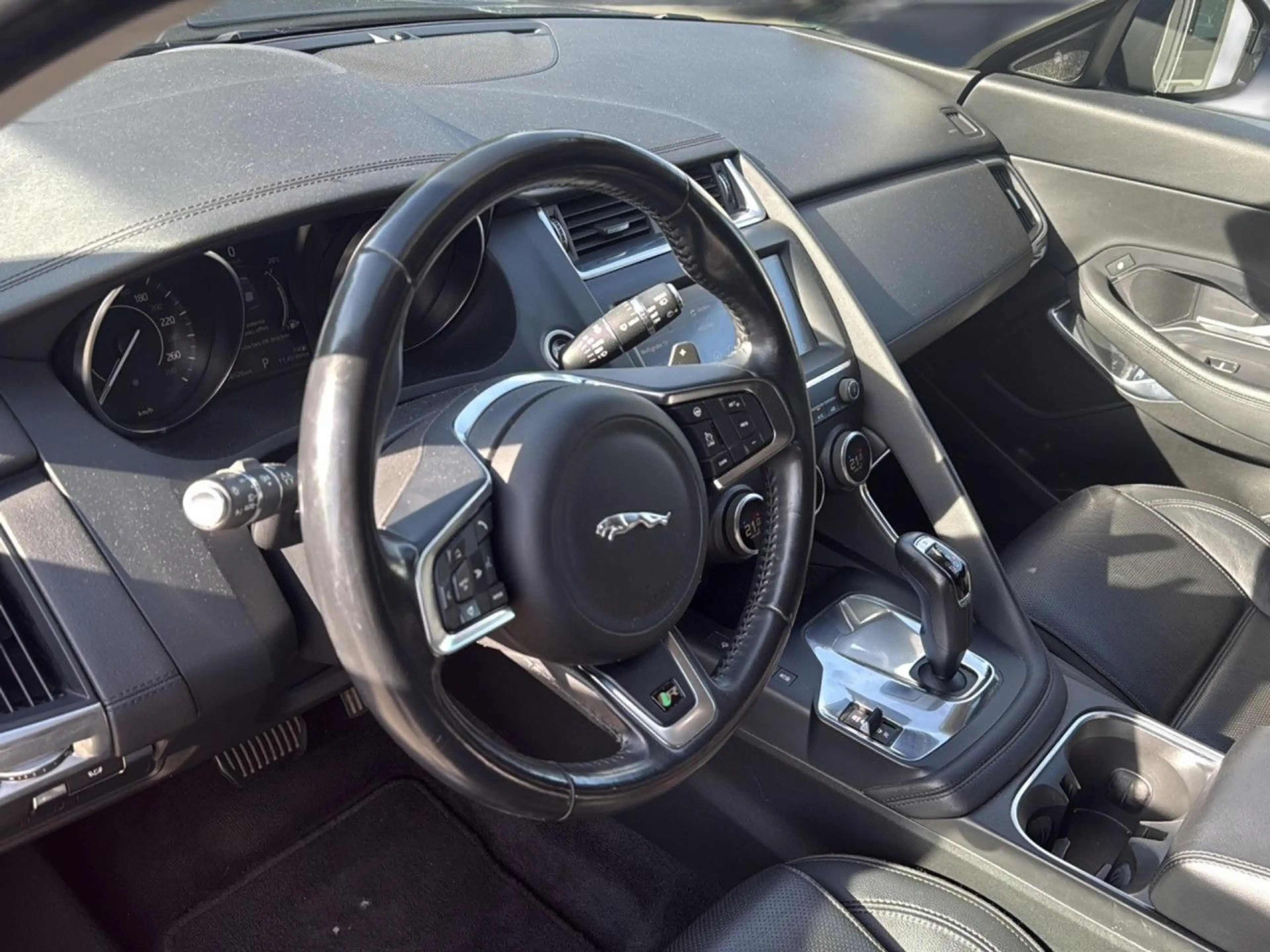 Jaguar E-Pace P200 AWD S Bluetooth Navi LED Vollleder — photo 6