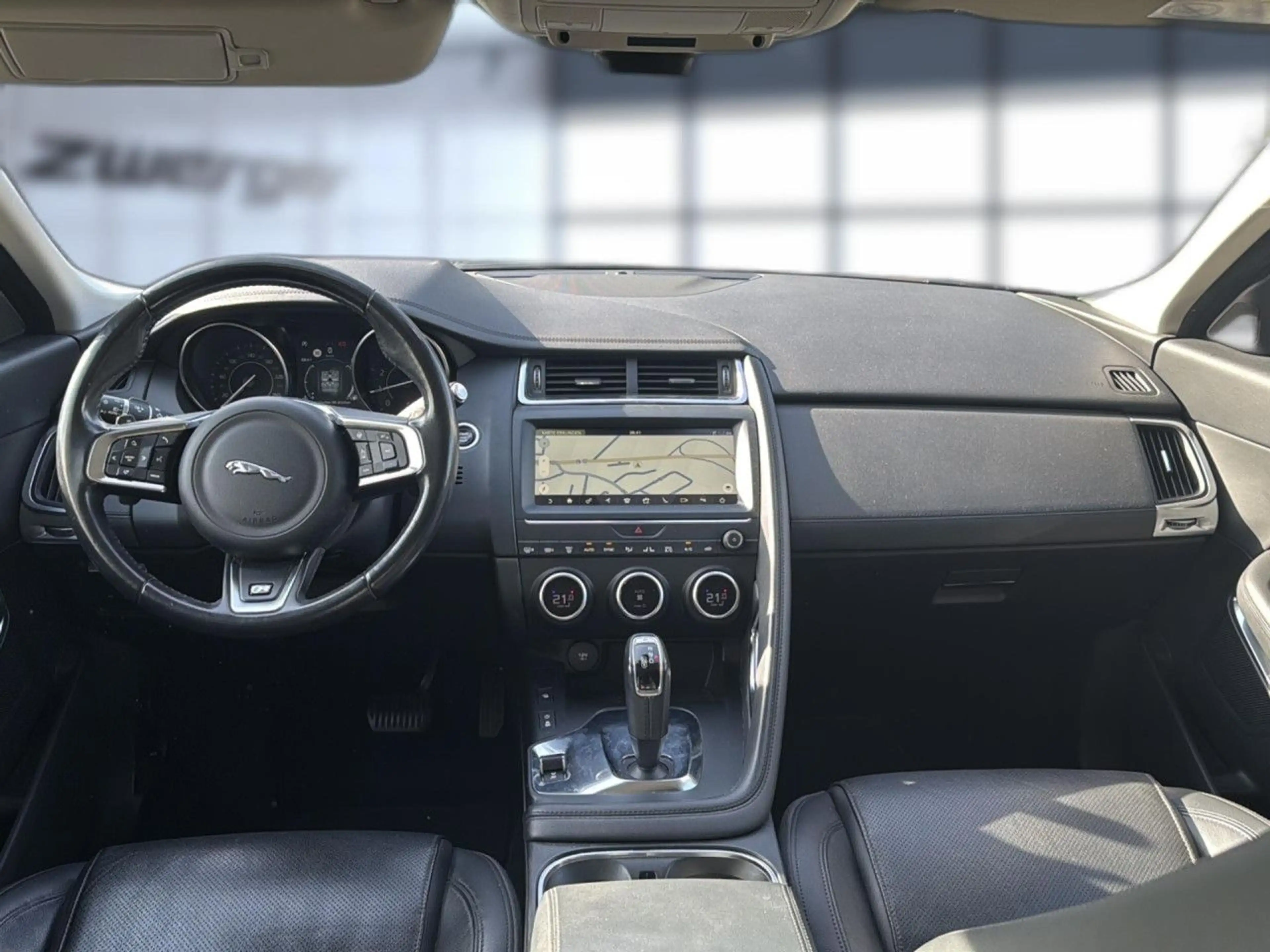 Jaguar E-Pace P200 AWD S Bluetooth Navi LED Vollleder — photo 10