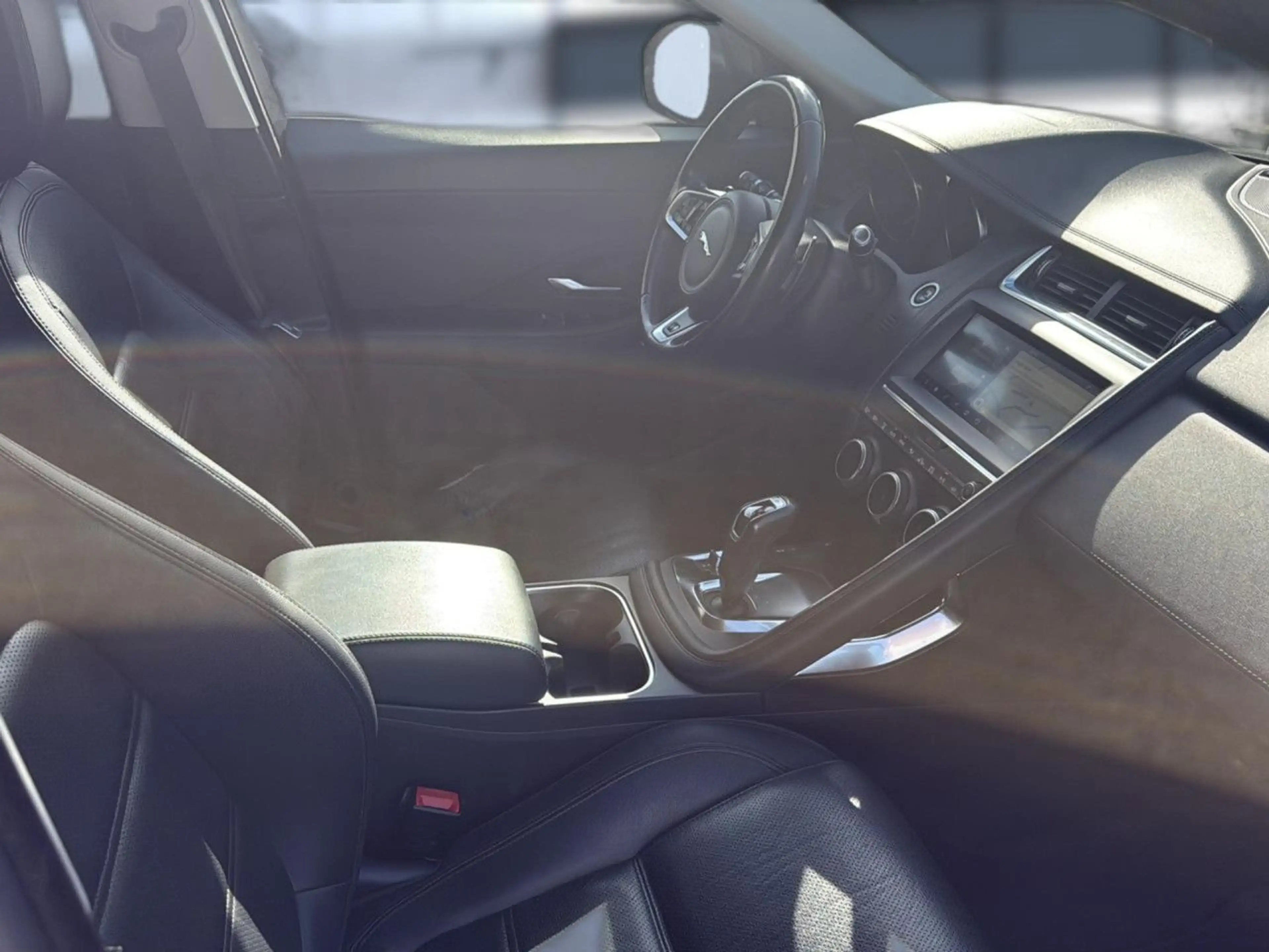 Jaguar E-Pace P200 AWD S Bluetooth Navi LED Vollleder — photo 13