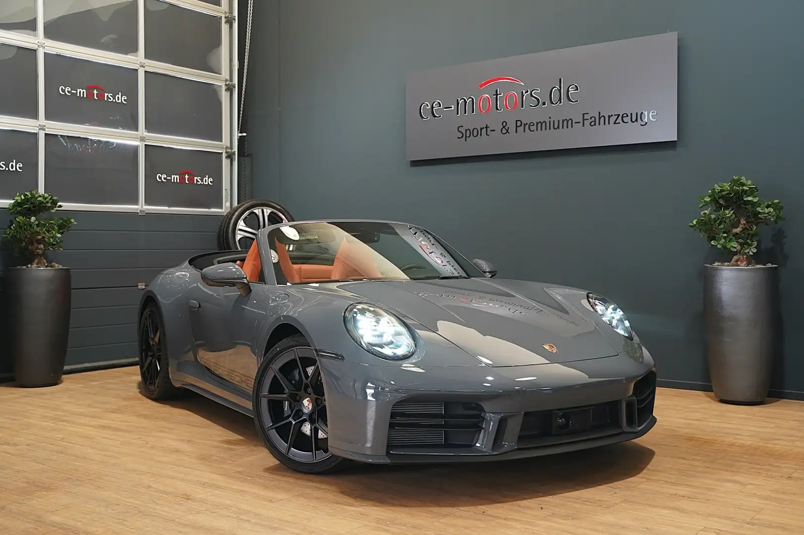 Porsche 992 992.2 Carrera 3.0 Cabriolet MY25 *SPORT-DESIGN* Grijs - 1