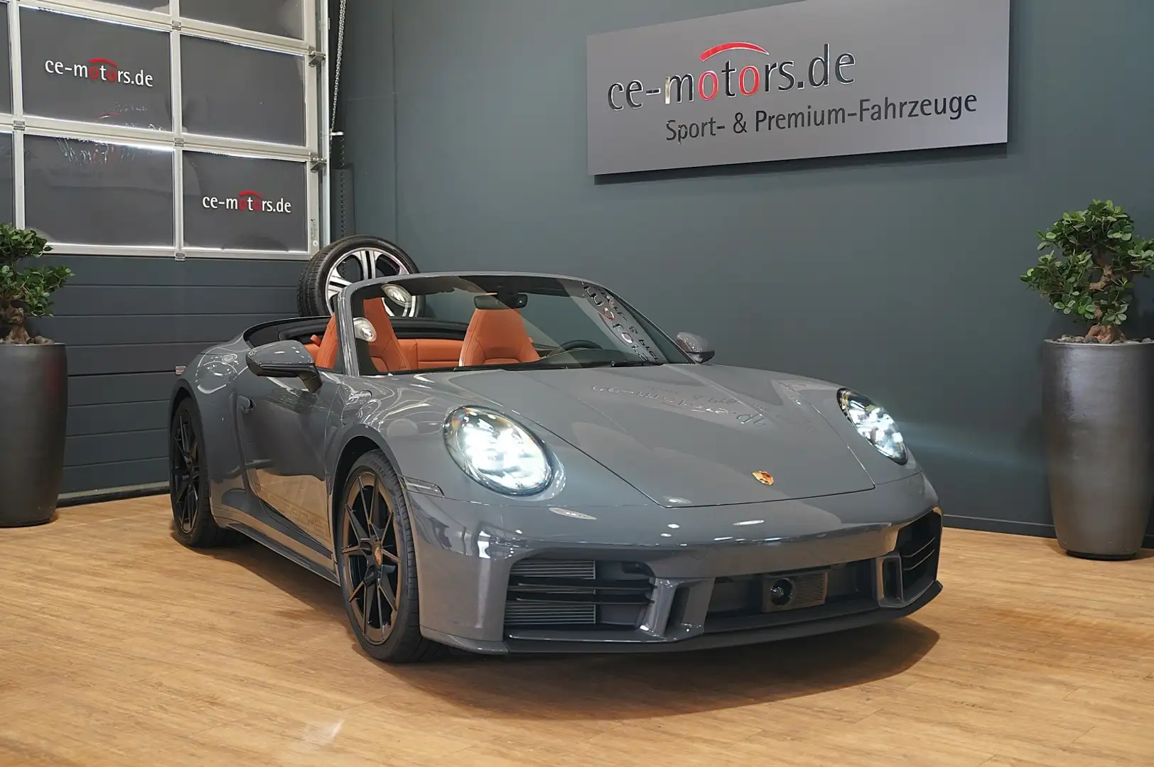Porsche 992 992.2 Carrera 3.0 Cabriolet MY25 *SPORT-DESIGN* Grijs - 2