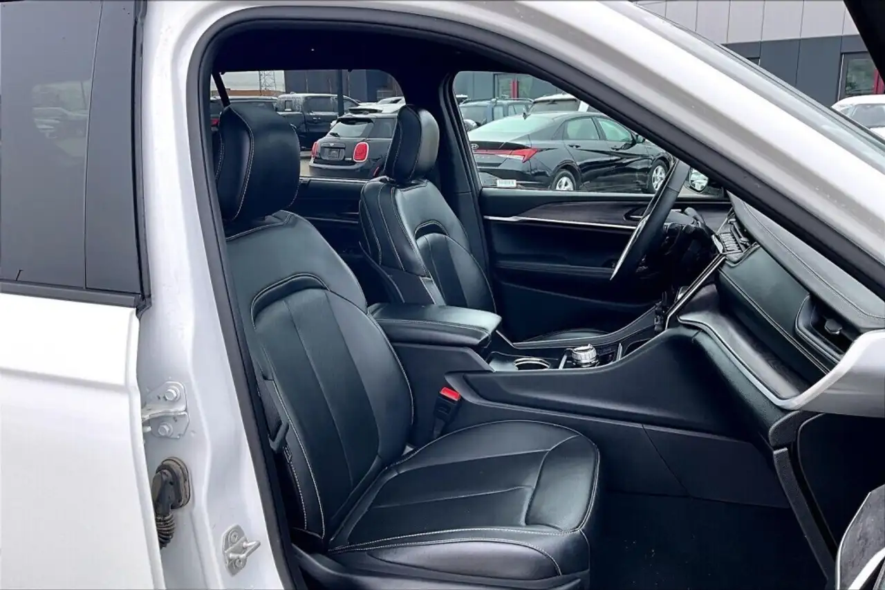 Jeep Grand Cherokee снимка Jeep Grand Cherokee
