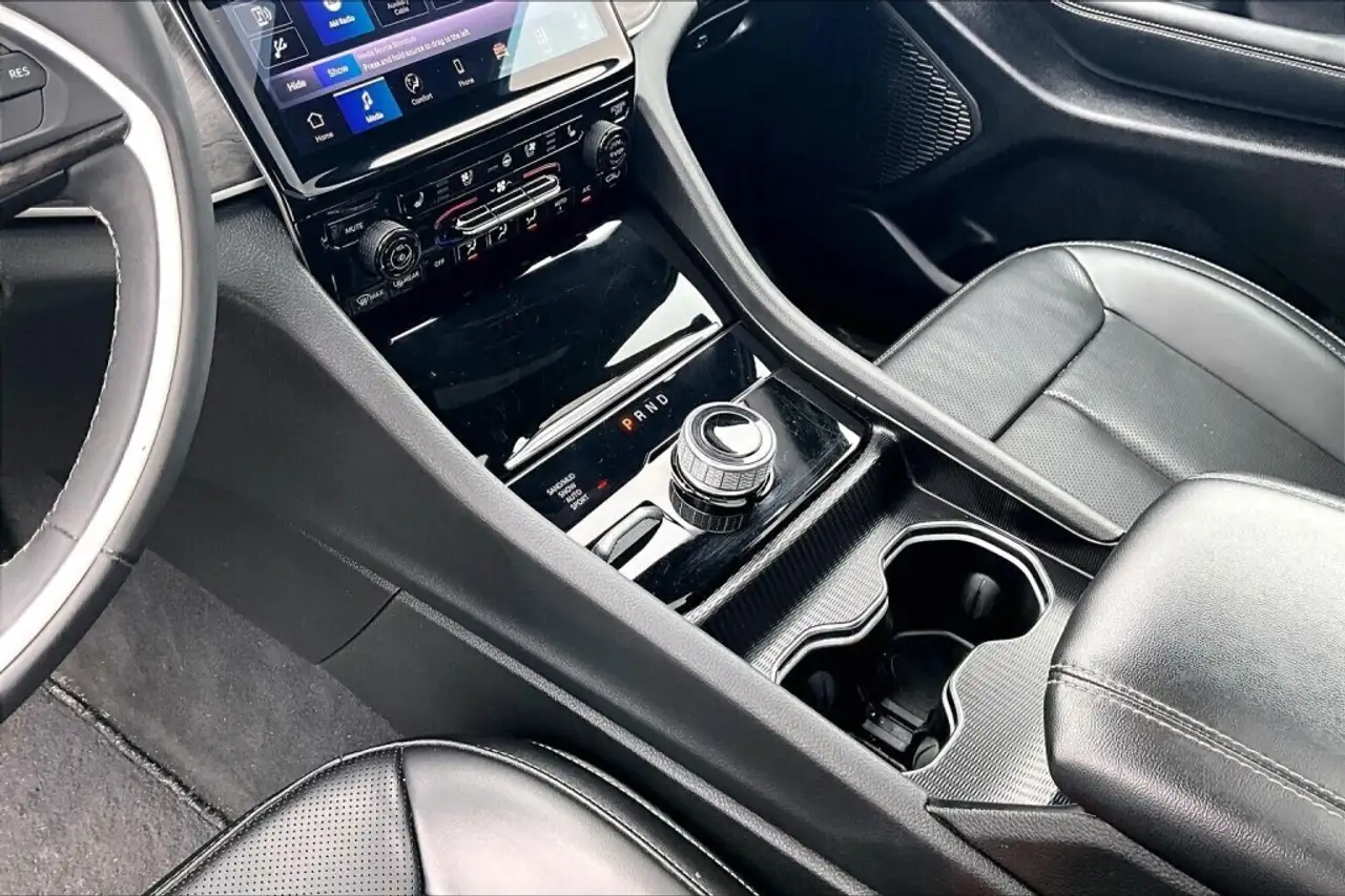 Jeep Grand Cherokee снимка Jeep Grand Cherokee