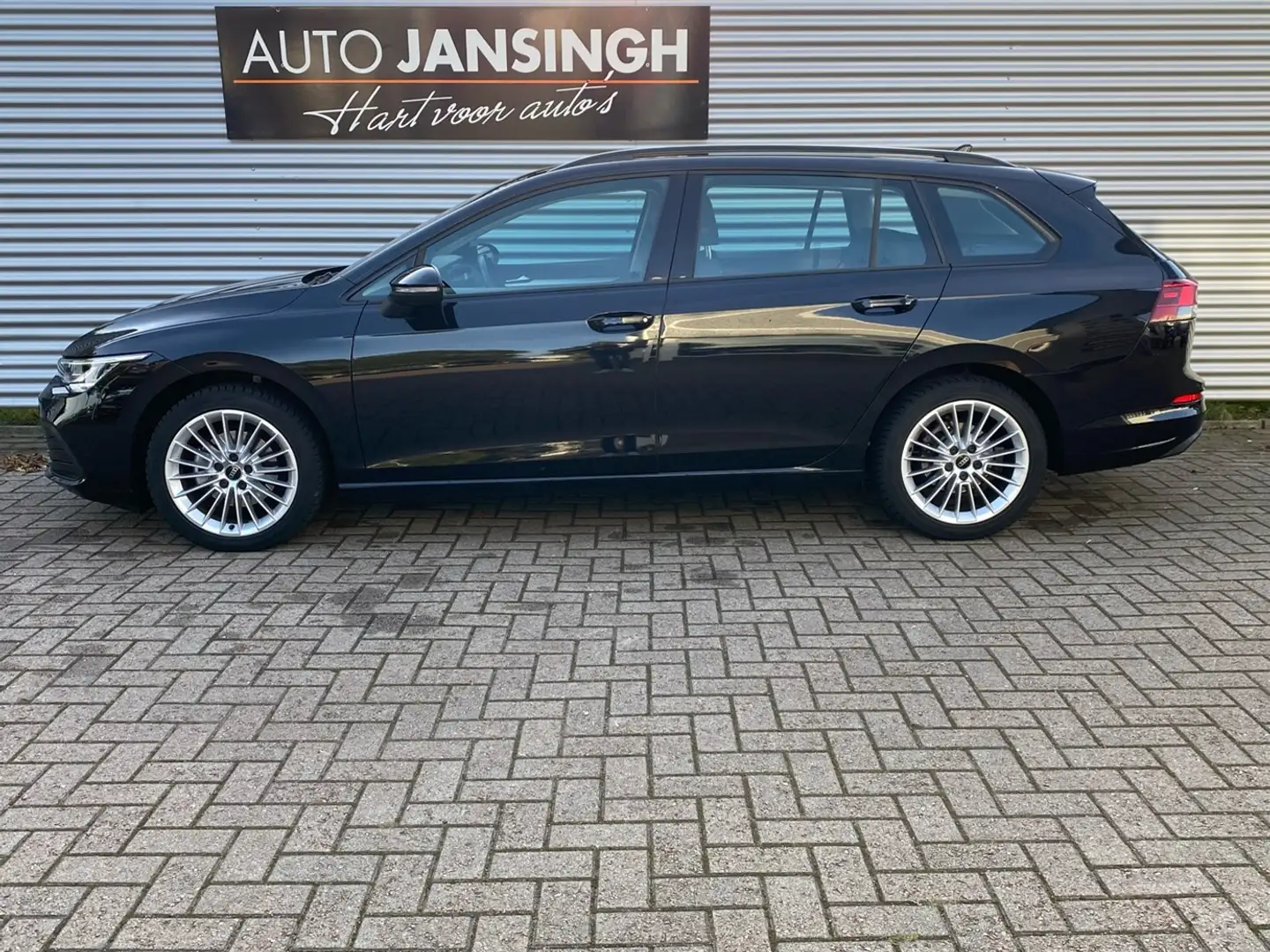 Volkswagen Golf Variant 1.0 TSI Life | Trekhaak | Clima | Cruise Control | Zwart - 2