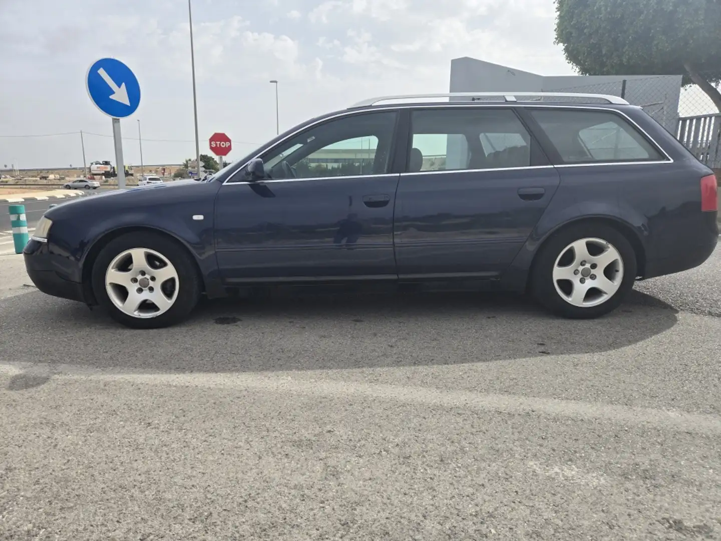 Audi A6 2.4 quattro Azul - 2
