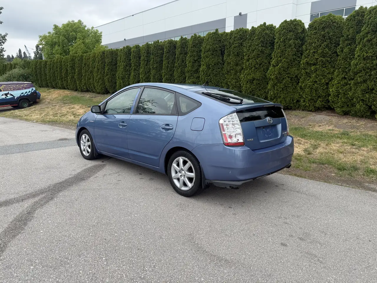 Toyota Prius снимка Toyota Prius