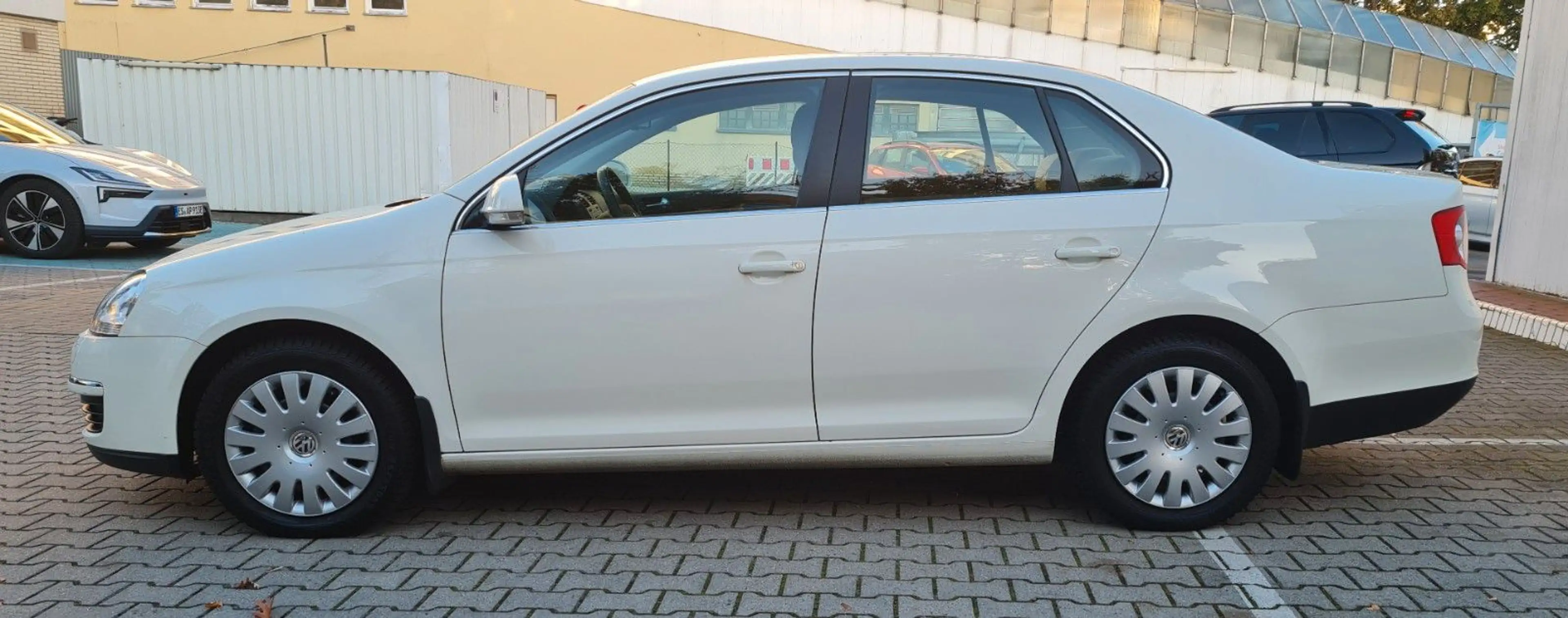 Volkswagen Jetta 1.6 MPI Erst 42000TKM 1 Hand . — photo 7