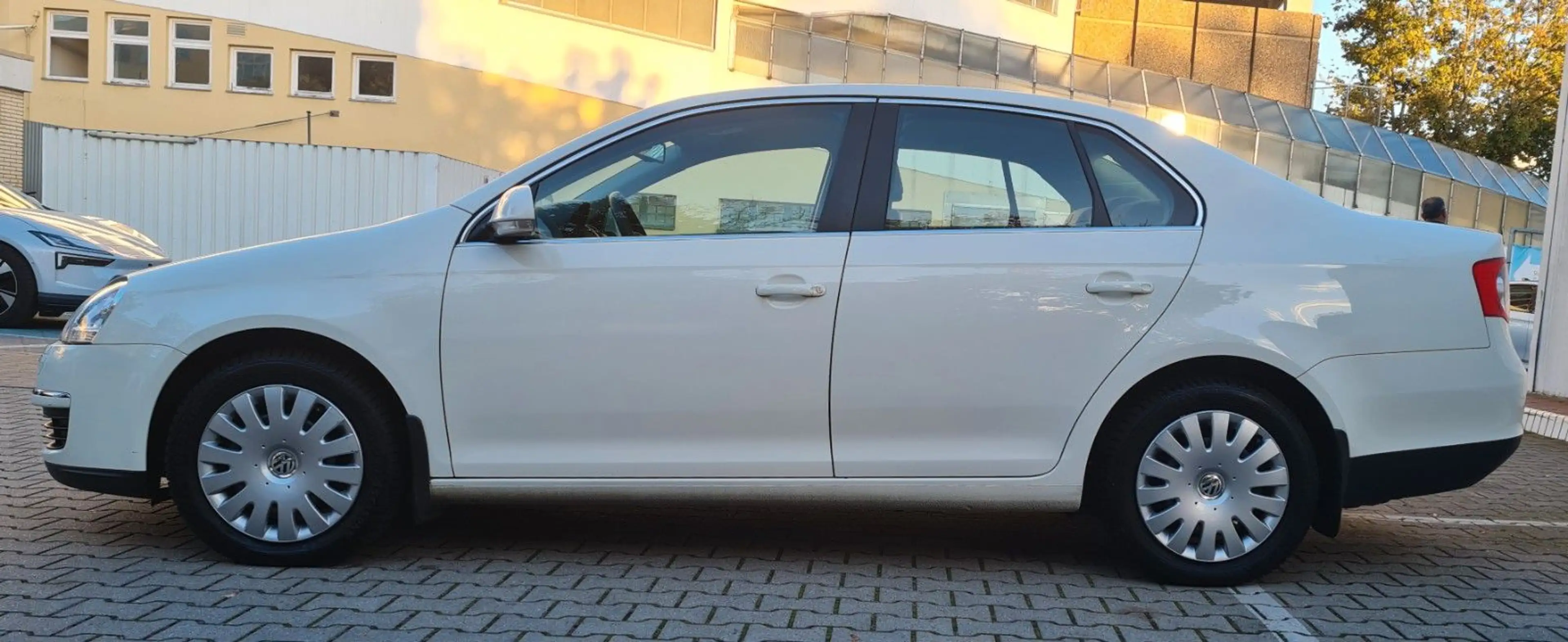 Volkswagen Jetta 1.6 MPI Erst 42000TKM 1 Hand . — photo 15