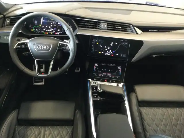Audi Q8 E-Tron view 8
