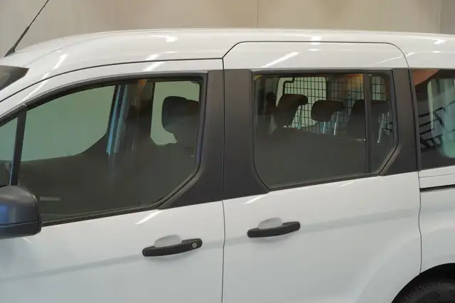 Ford Transit Connect view 12