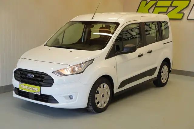 Ford Transit Connect view 11