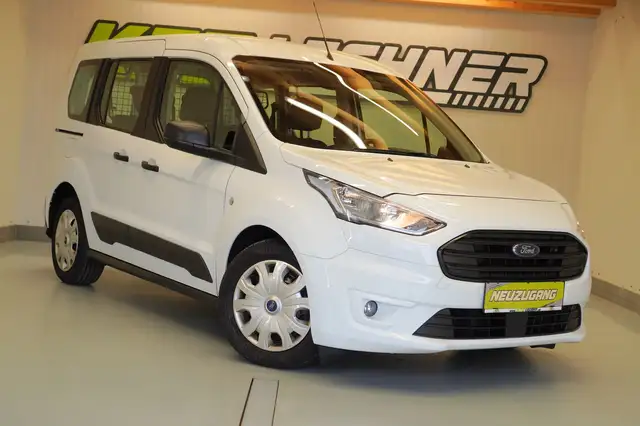 Ford Transit Connect view 3