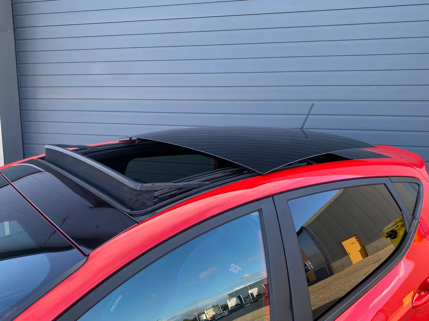 Ford Fiesta 1.5 EcoBoost ST-3 | Performance Pack | Pano | Voll Rood - 2