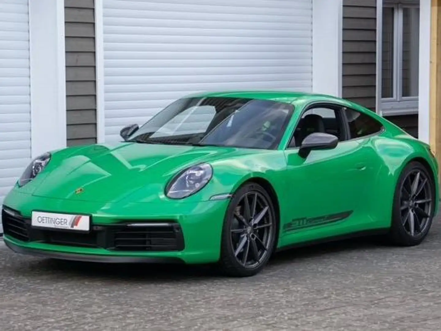 Porsche 992 911 Carrera T Grün - 2