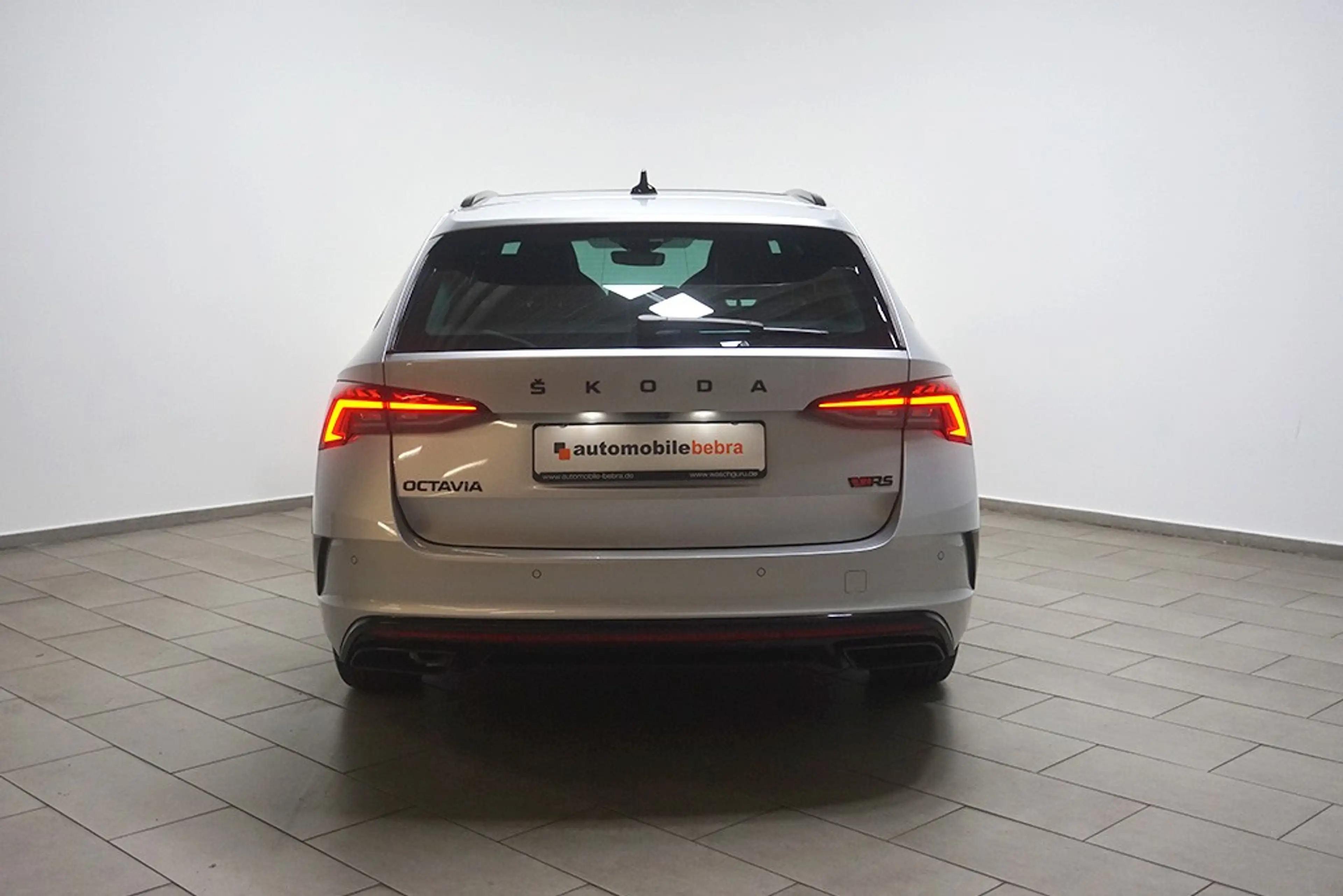 Skoda Octavia 2.0TDI DSG RS 4x4 Virtual AHK Pano HUD — photo 5