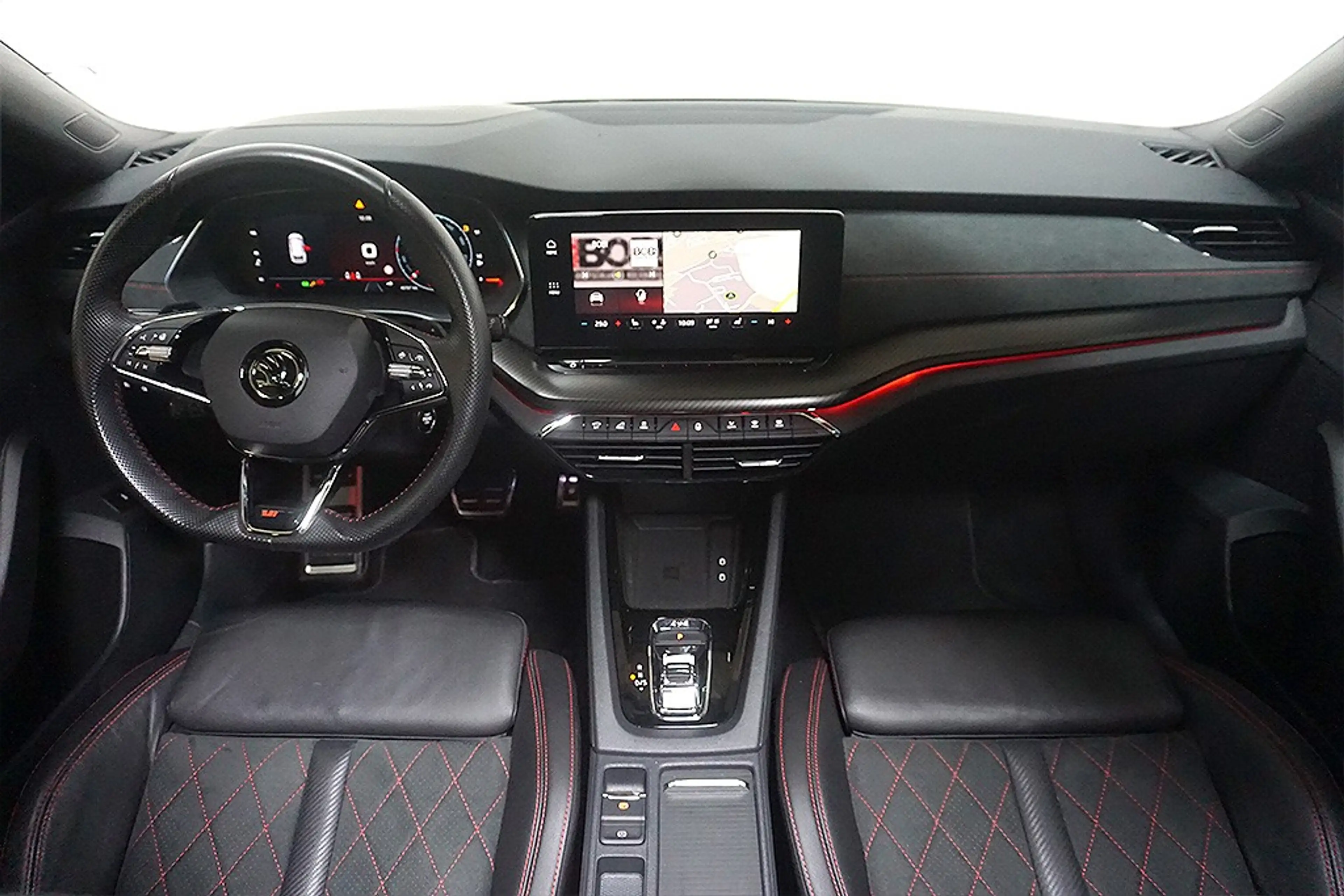 Skoda Octavia 2.0TDI DSG RS 4x4 Virtual AHK Pano HUD — photo 10