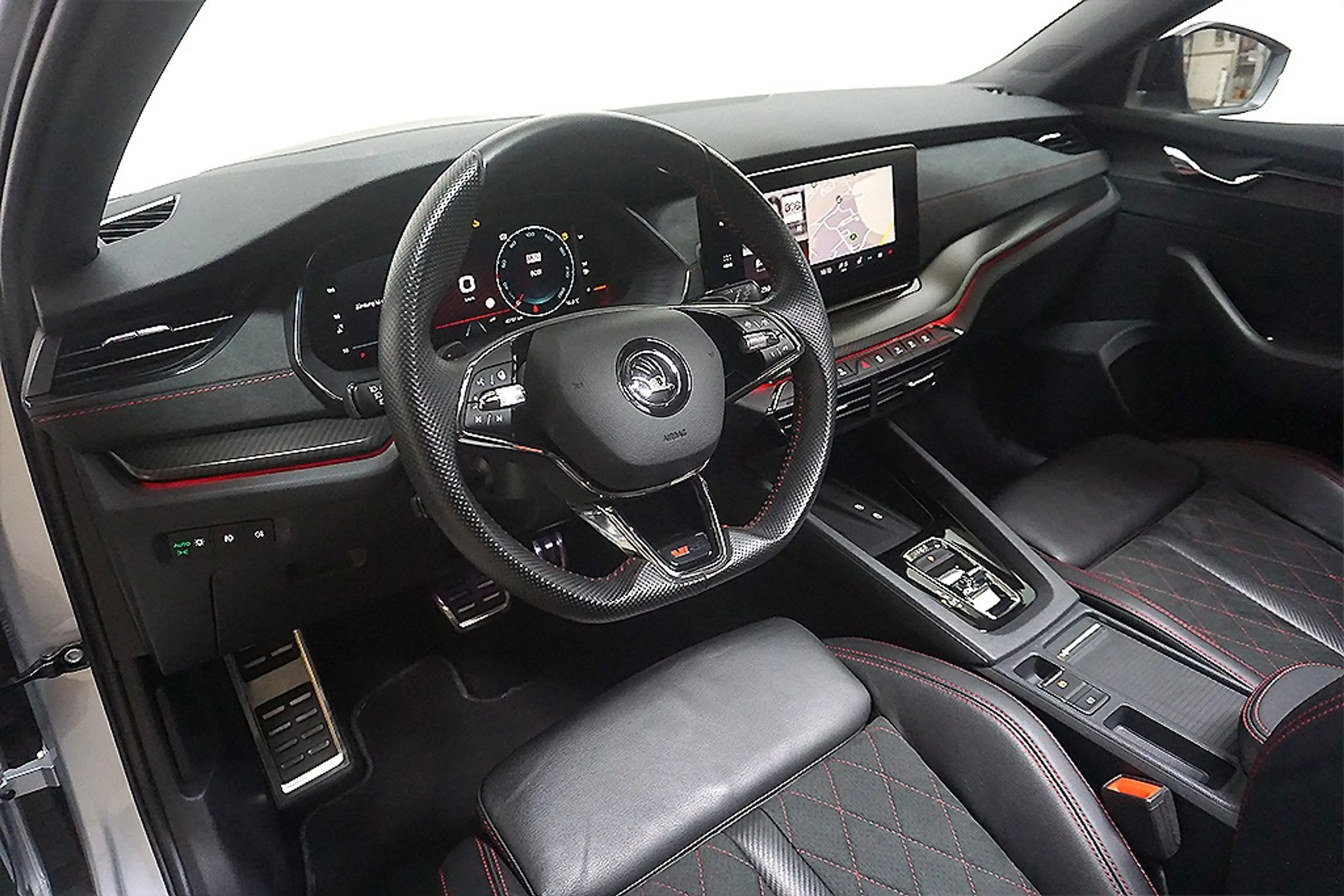 Skoda Octavia 2.0TDI DSG RS 4x4 Virtual AHK Pano HUD — photo 9
