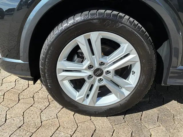 Audi Q2 view 8
