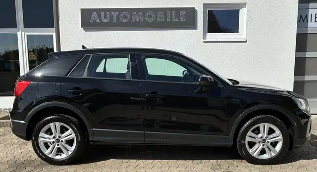 Audi Q2 view 4
