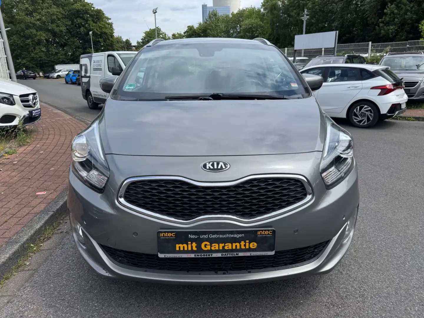 Kia Carens FIFA EDITION/1,6/1.HD/KLIMAAUT/SHZ/LHZ/PDC/HU-NE Grau - 2