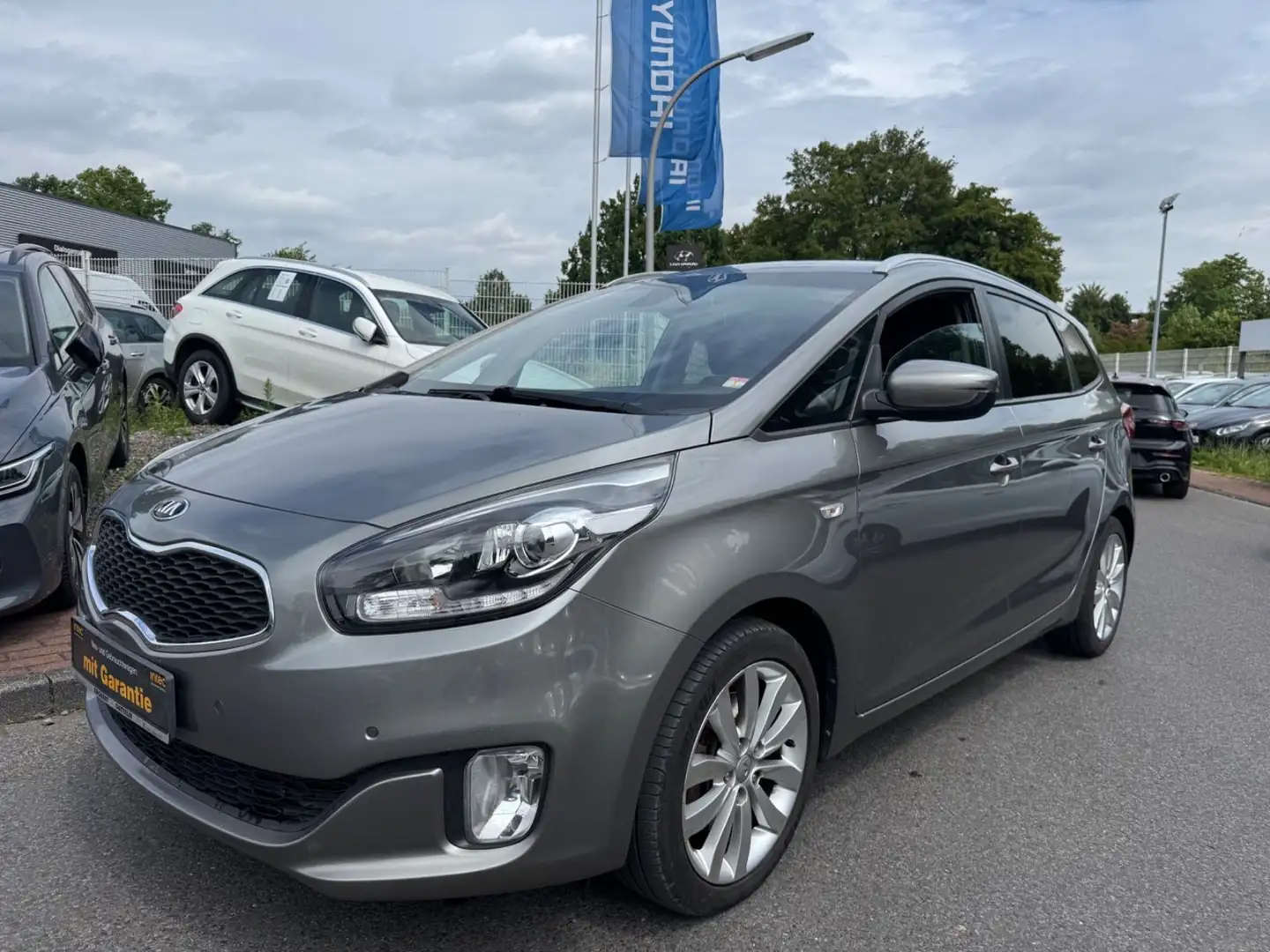 Kia Carens FIFA EDITION/1,6/1.HD/KLIMAAUT/SHZ/LHZ/PDC/HU-NE Grau - 1