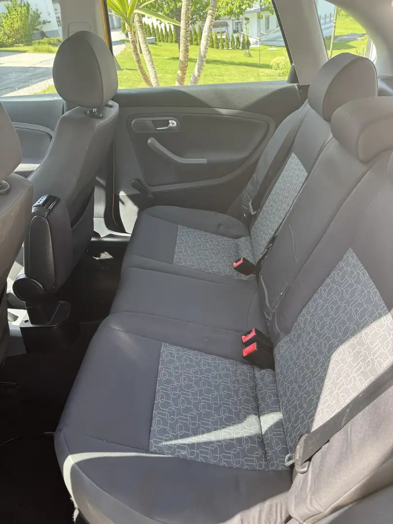 SEAT Ibiza Reference Gelb - 1