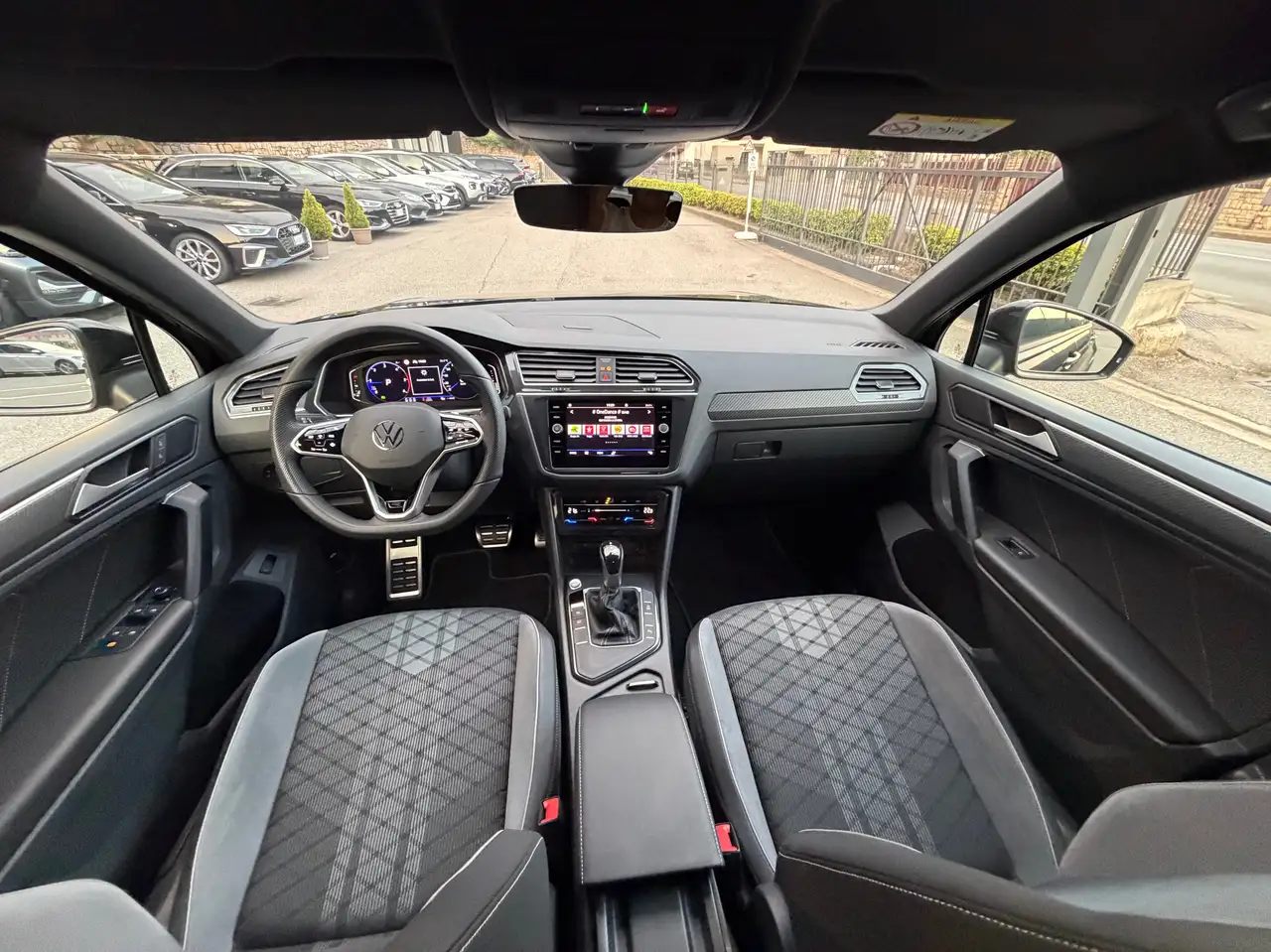 Volkswagen Tiguan II 2023 2.0 tdi R-Line 150cv dsg, миниатюра 16