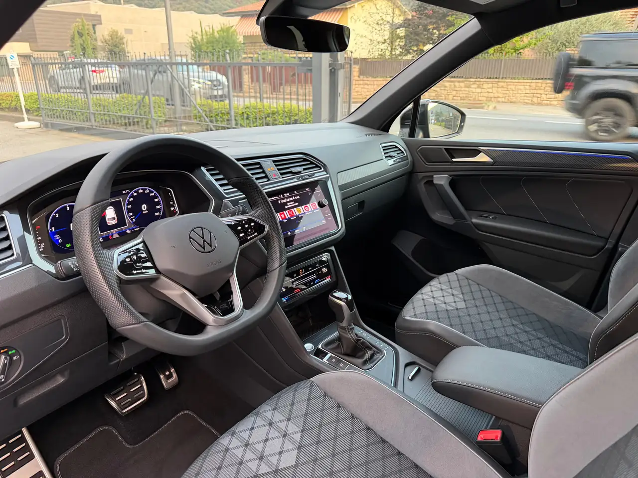 Volkswagen Tiguan II 2023 2.0 tdi R-Line 150cv dsg, миниатюра 23