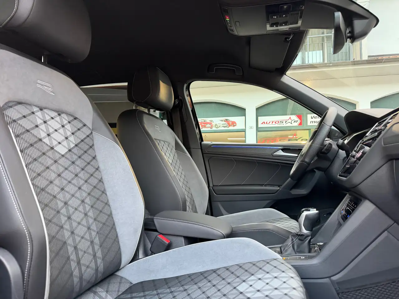 Volkswagen Tiguan II 2023 2.0 tdi R-Line 150cv dsg, миниатюра 26
