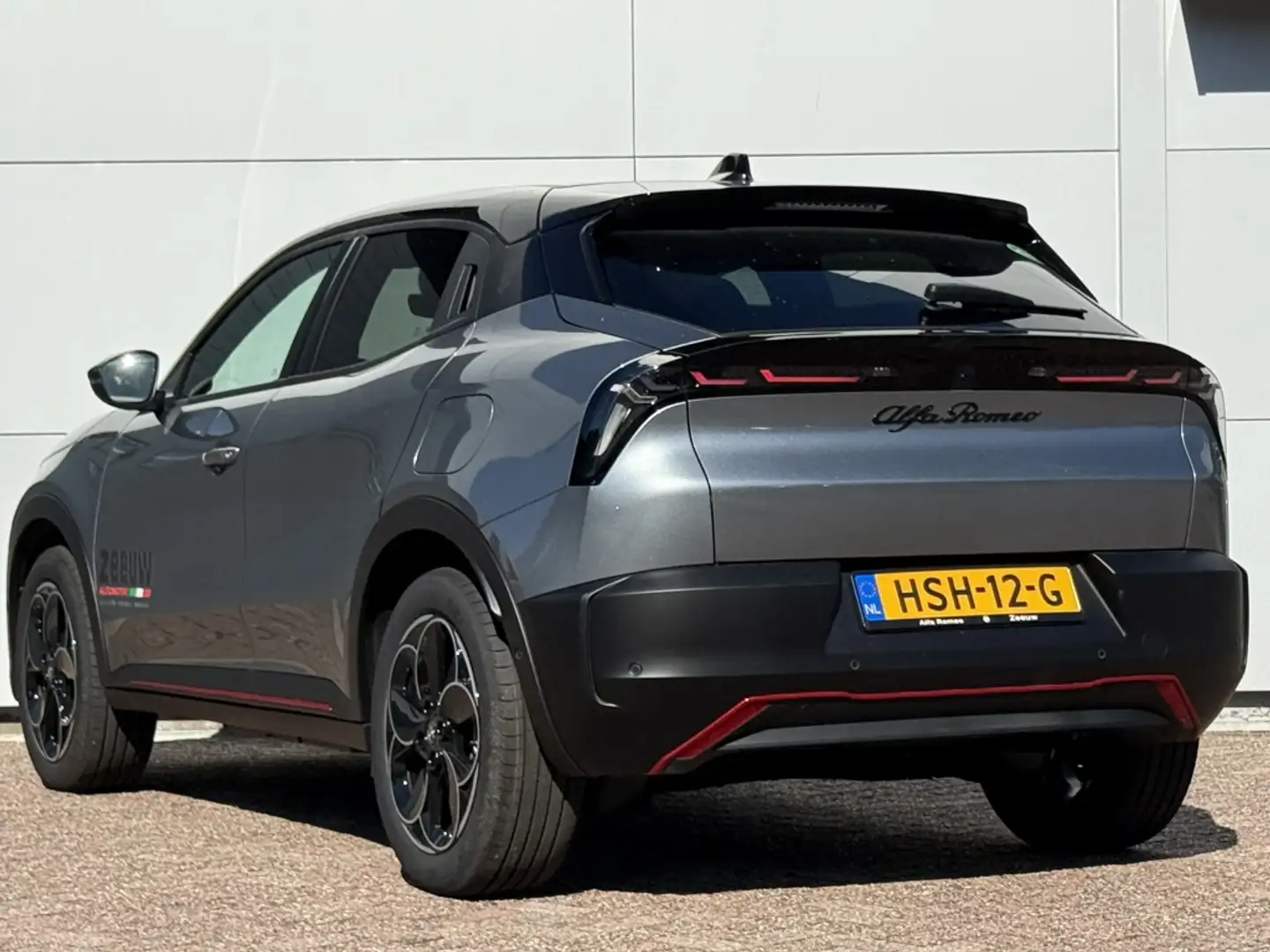 Alfa Romeo Junior Elettrica Speciale 54 kWh | Techno Pack | 18" Grijs - 2