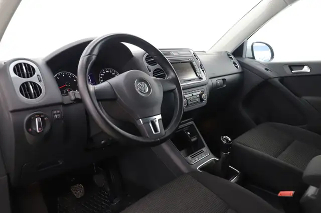 Volkswagen Tiguan view 12