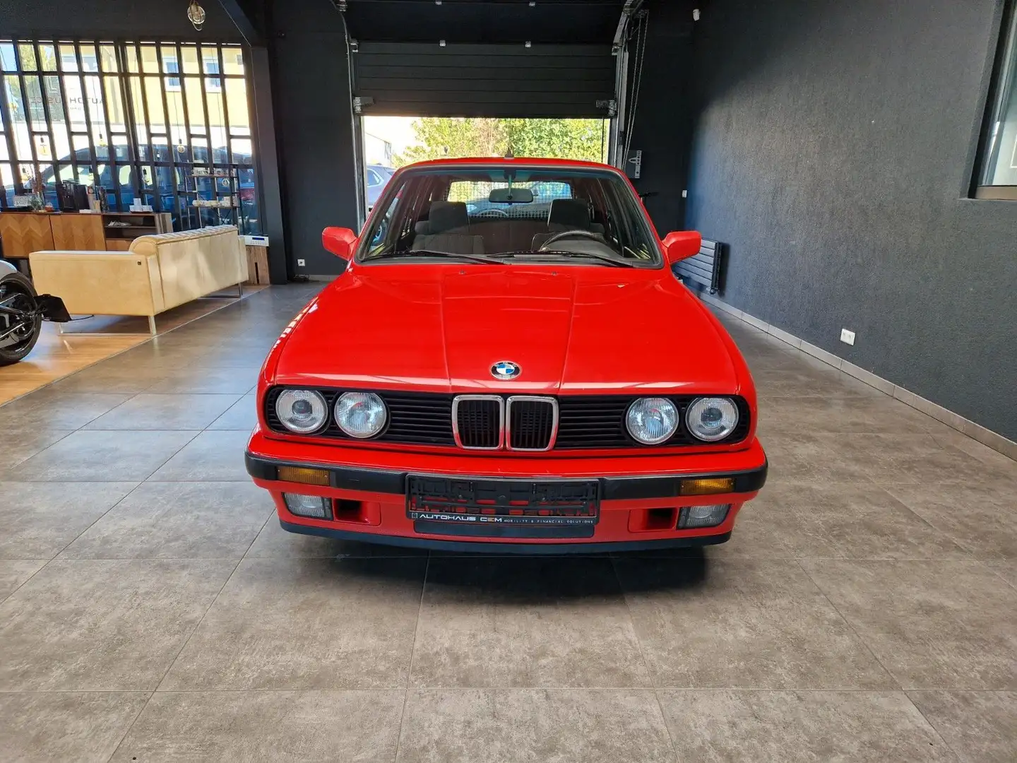 BMW 318 i Touring*Sportsitze*Radio* Červená - 2