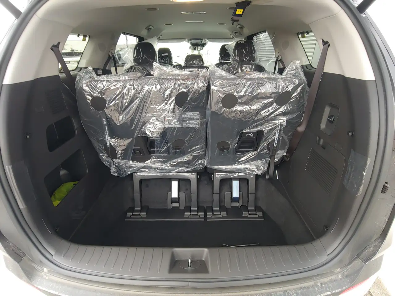 Kia Carnival снимка Kia Carnival