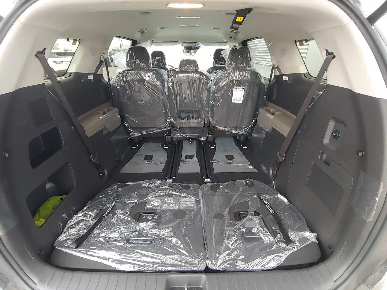 Kia Carnival снимка Kia Carnival