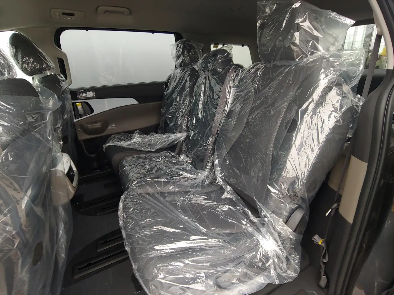 Kia Carnival снимка Kia Carnival