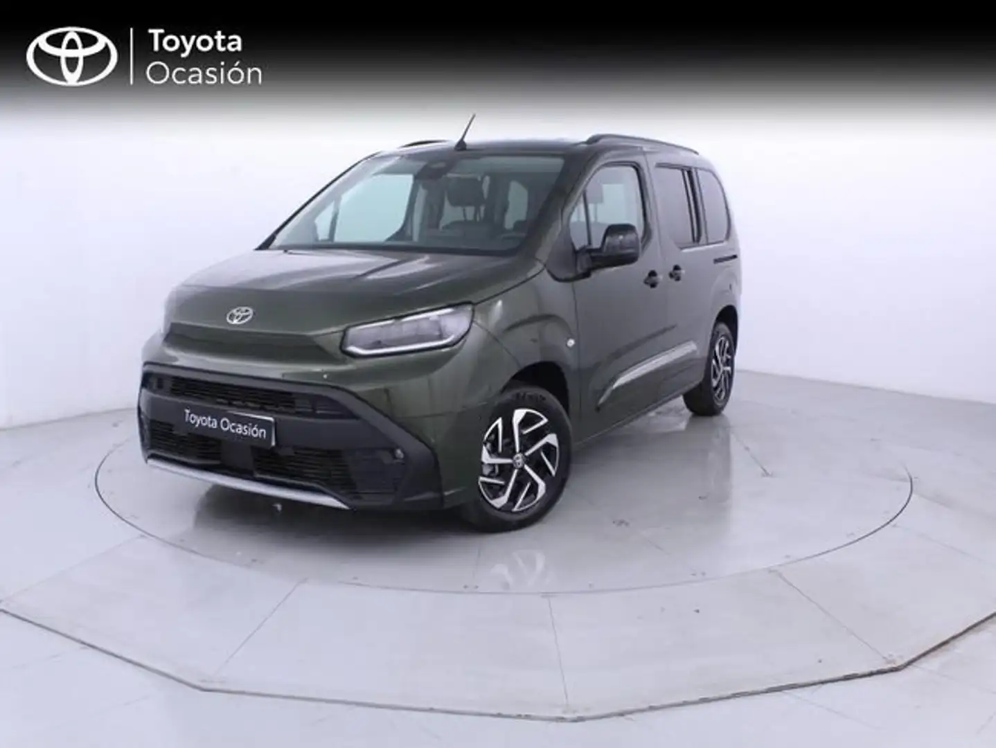 Toyota Family L1 1.5D 130CV Active 5p Verde - 1