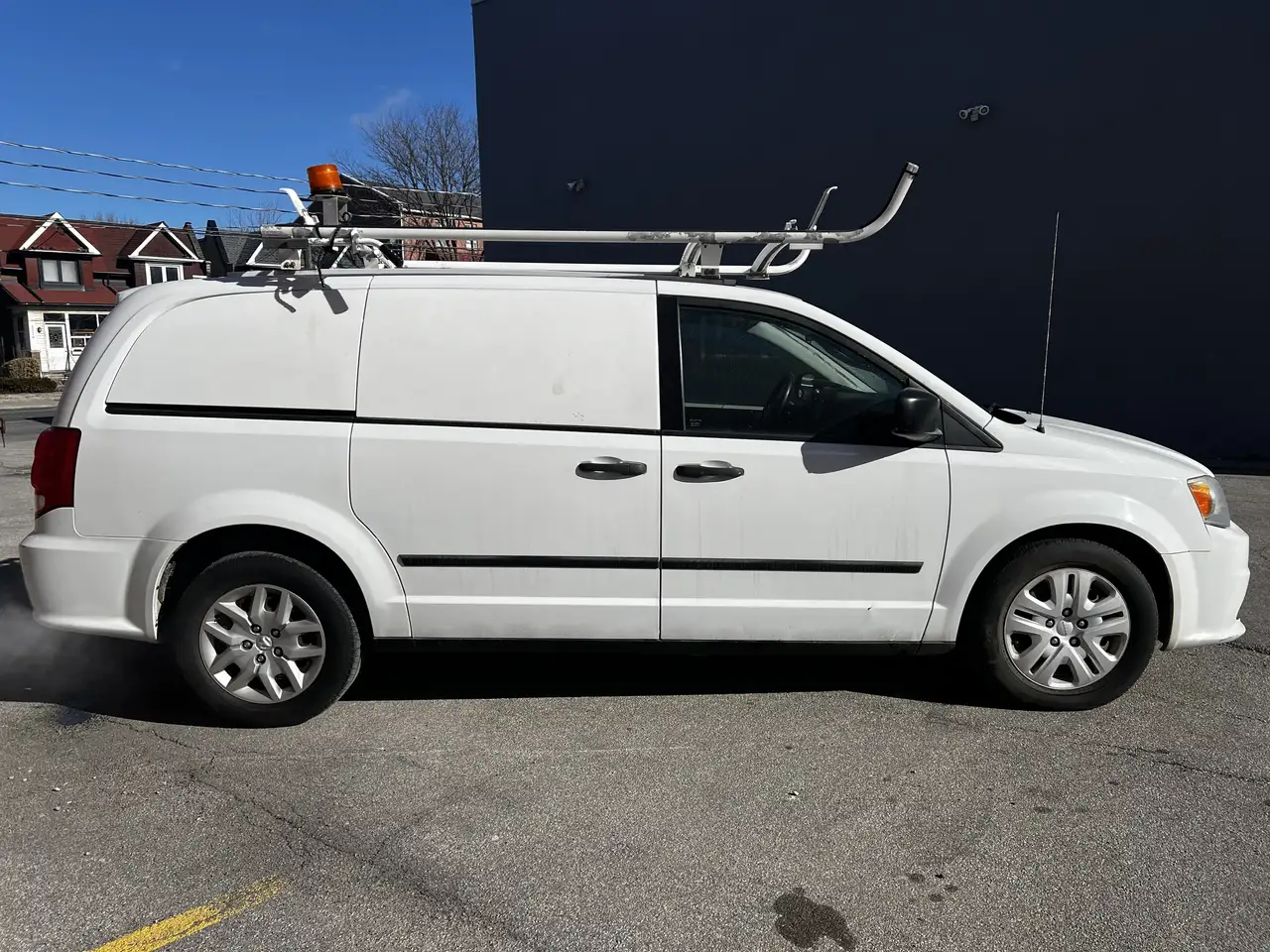 RAM Cargo Van снимка RAM Cargo Van